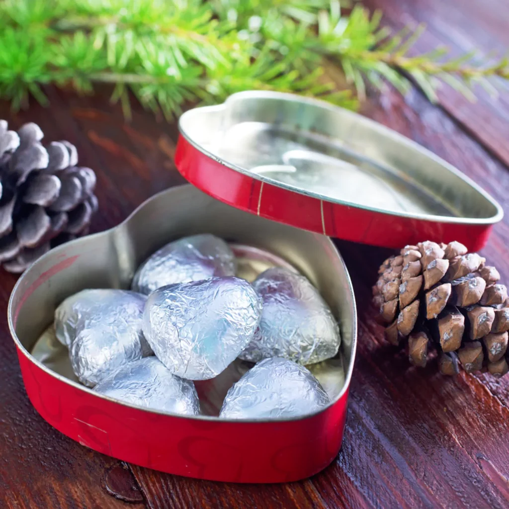Heart-shaped candy tin box made of food-grade tinplate